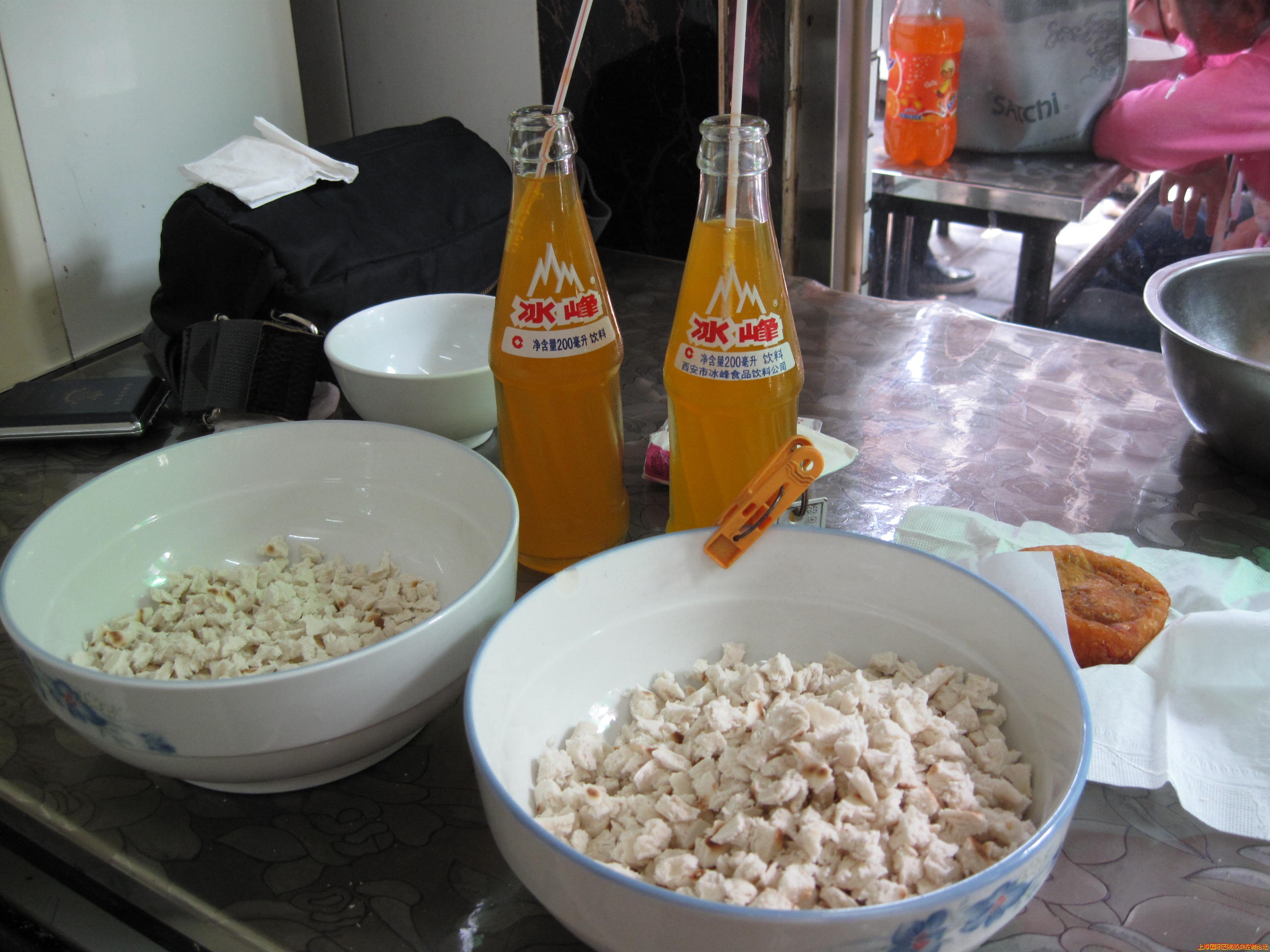 一定要把馍掰成黄豆大小哦！